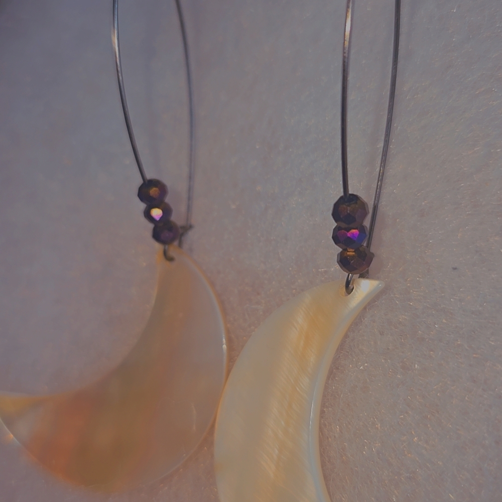 Elegant Cream Crescent Earrings Mother Of Pearl Shells